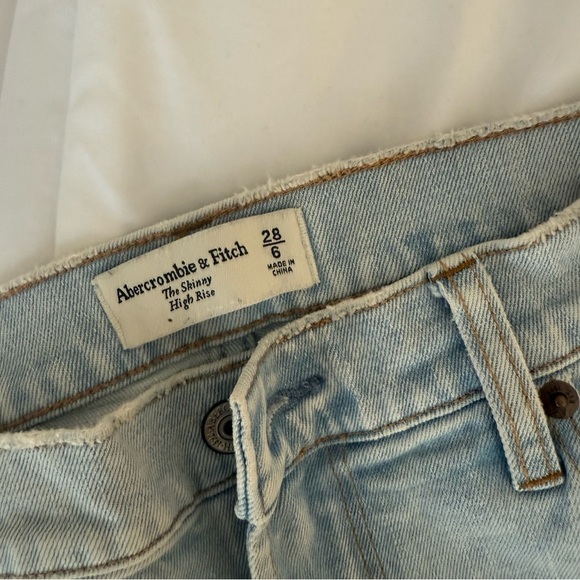 Abercrombie & Fitch Light Blue High Rise Women Jeans - Picture 2 of 4